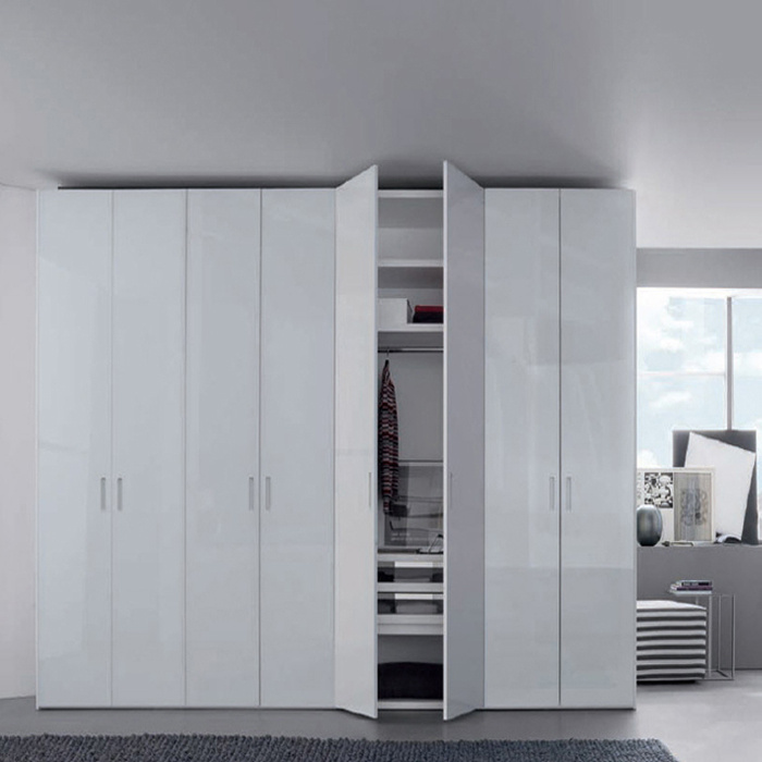 Ντουλάπα ανοιγόμενη ή συρόμενη, τι να επιλέξετε.