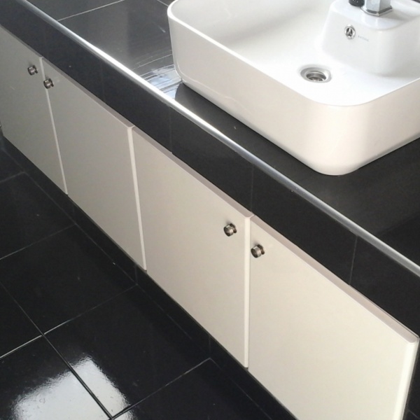 ΕΡΜΑΡΙΑ ΛΟΥΤΡΟΥ